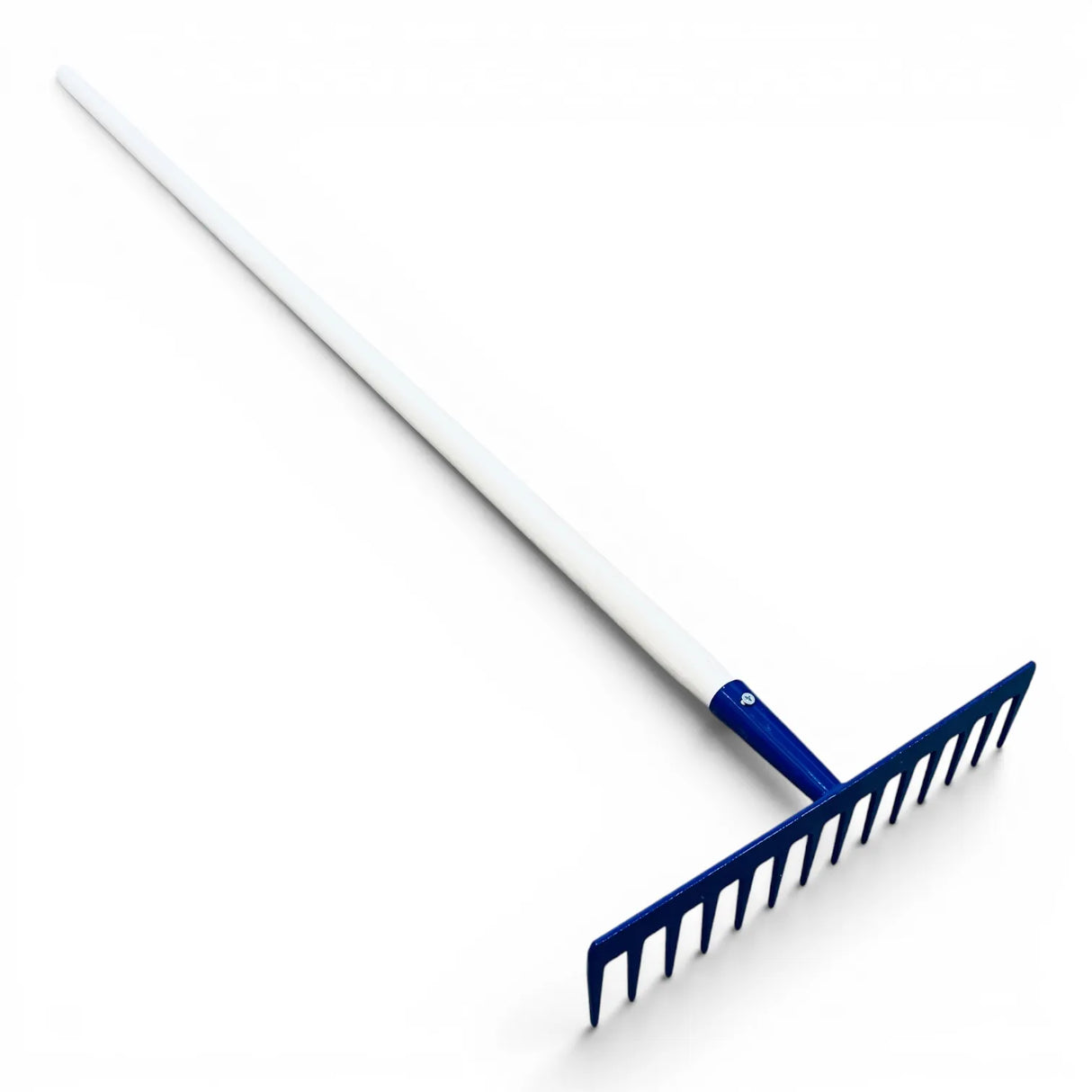 Straight-toothed rake with wooden handle